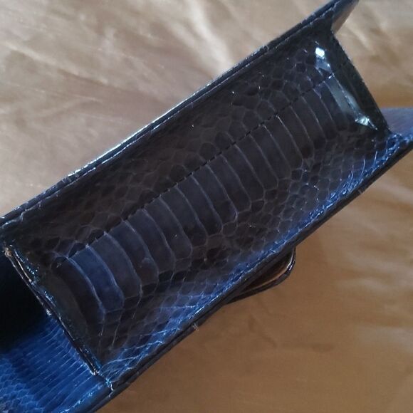 30.00 LADIES Handbag by J RENEE - Picture 6 of 16